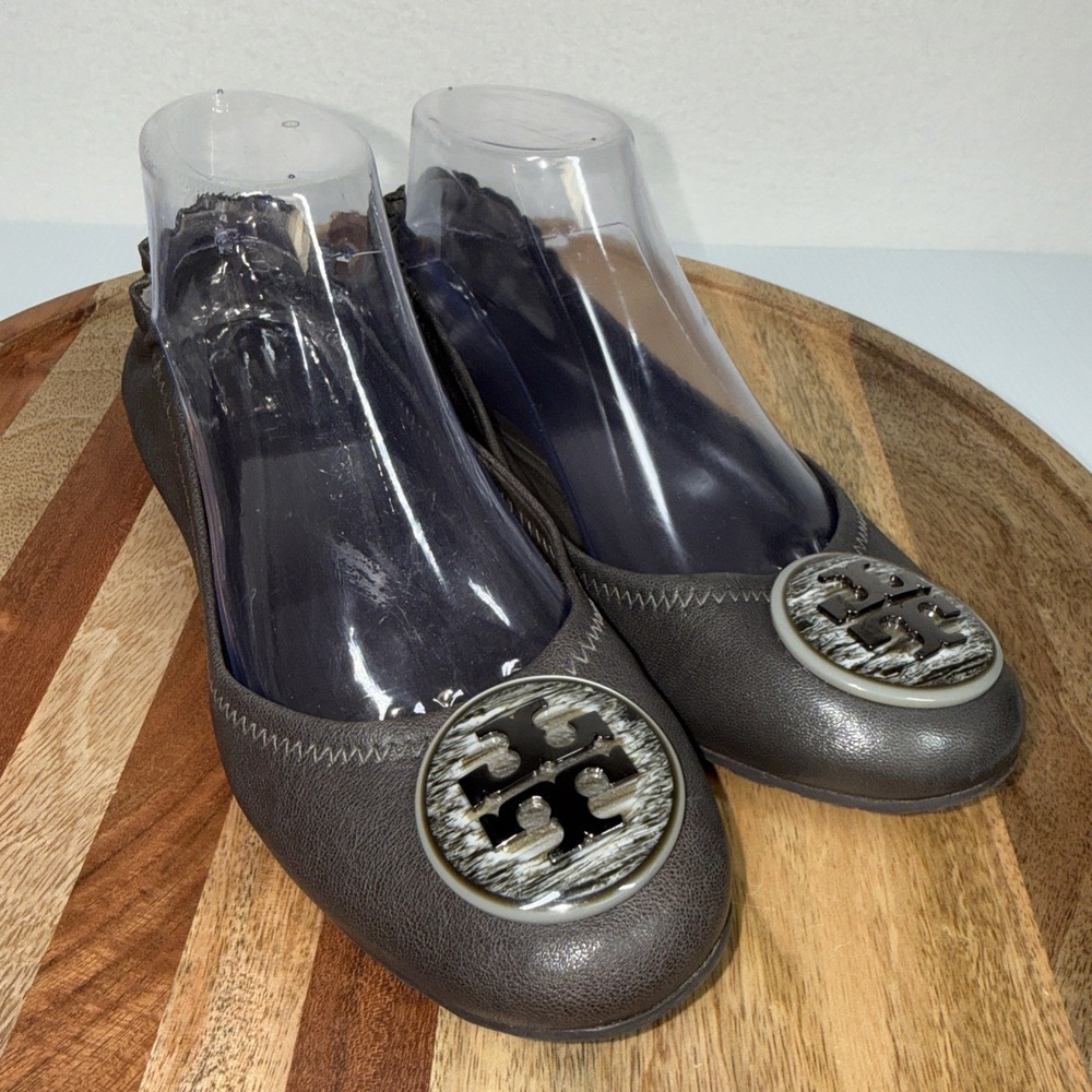 Tory Burch Grey Leather Scrunch Ballet Flats Size 8.5 Medallion Logo